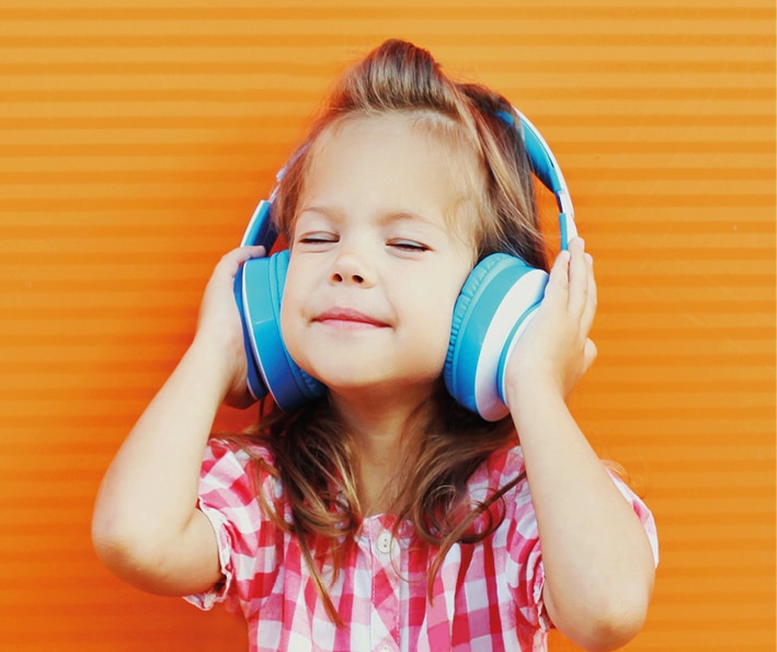 Pourquoi les enfants écoutent-ils si souvent la même musique