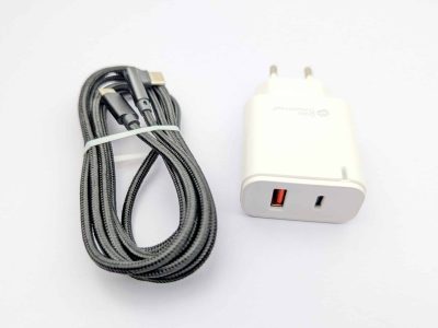 Chargeur USB-C avec câble, vue de face